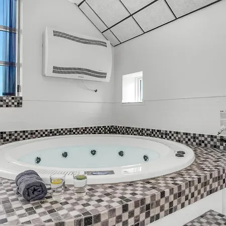 Stunning In Harboore With Sauna Tatil Evi Harboør